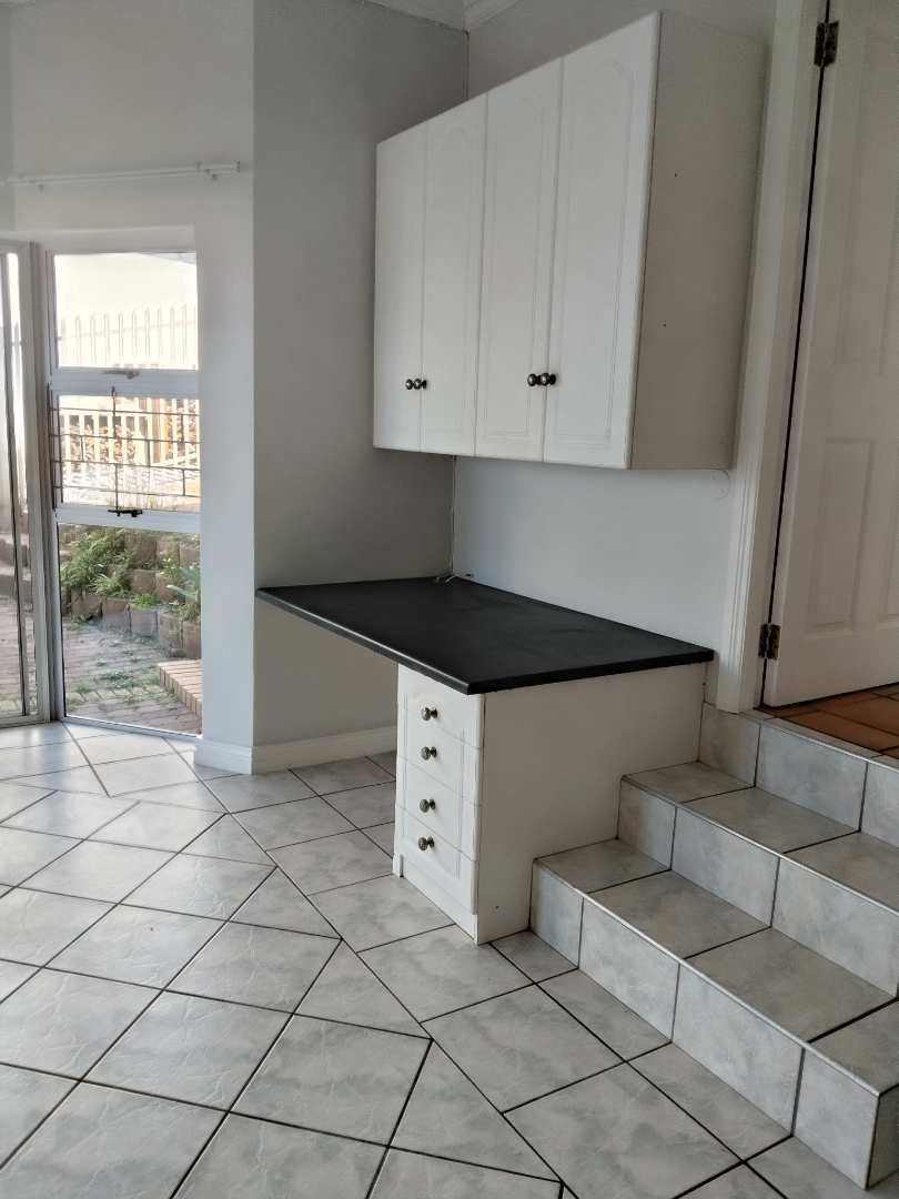 To Let 1 Bedroom Property for Rent in Reebok Western Cape